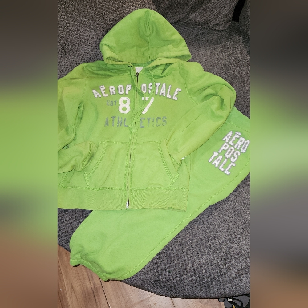 Women's Aeropostale 87 Capri sweat suit
